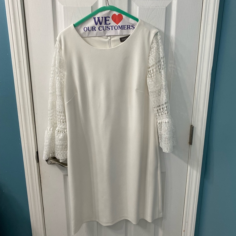 Donna White lace sleeved dress